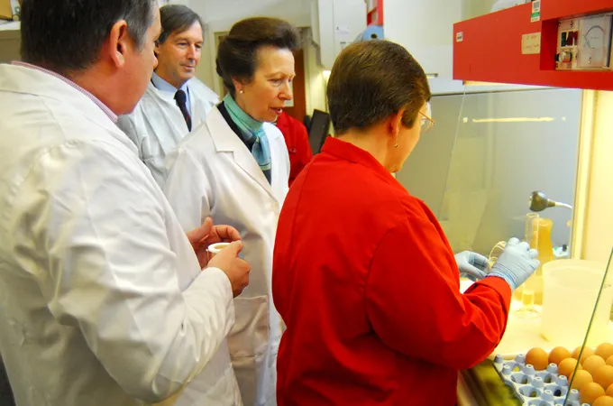 The Princess Royal in a lab at The Roslin Institute