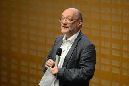 Professor Bruce Whitelaw addresses the Roslin Auditorium