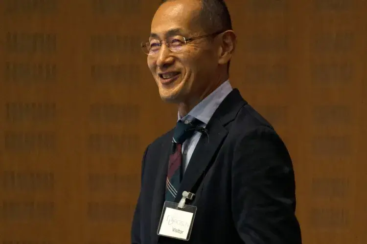 Shinya Yamanaka delivering his lecture