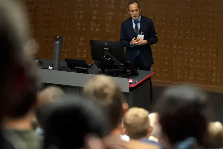 Prof Shinya Yamanaka talking during his lecture