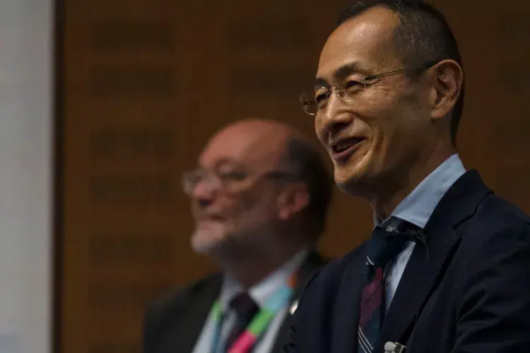 Prof Shinya Yamanaka, Prof Bruce Whitelaw in the background