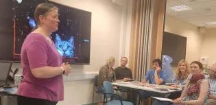 Speaker addressing clinical students