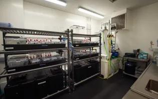 The AIS aquarium system