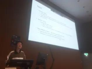 Jianxuan Sun explains the intricacies of single-cell sequencing to the rest of the team.