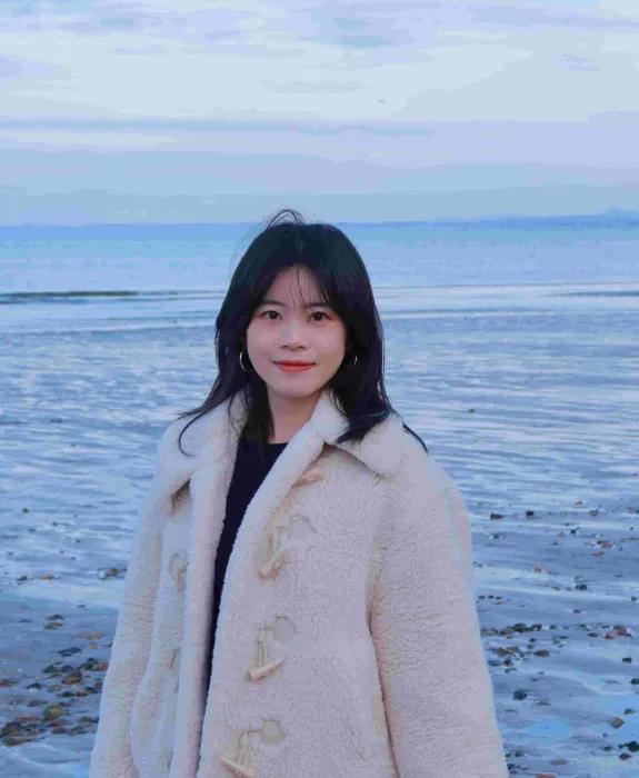 Linjing in front of the sea