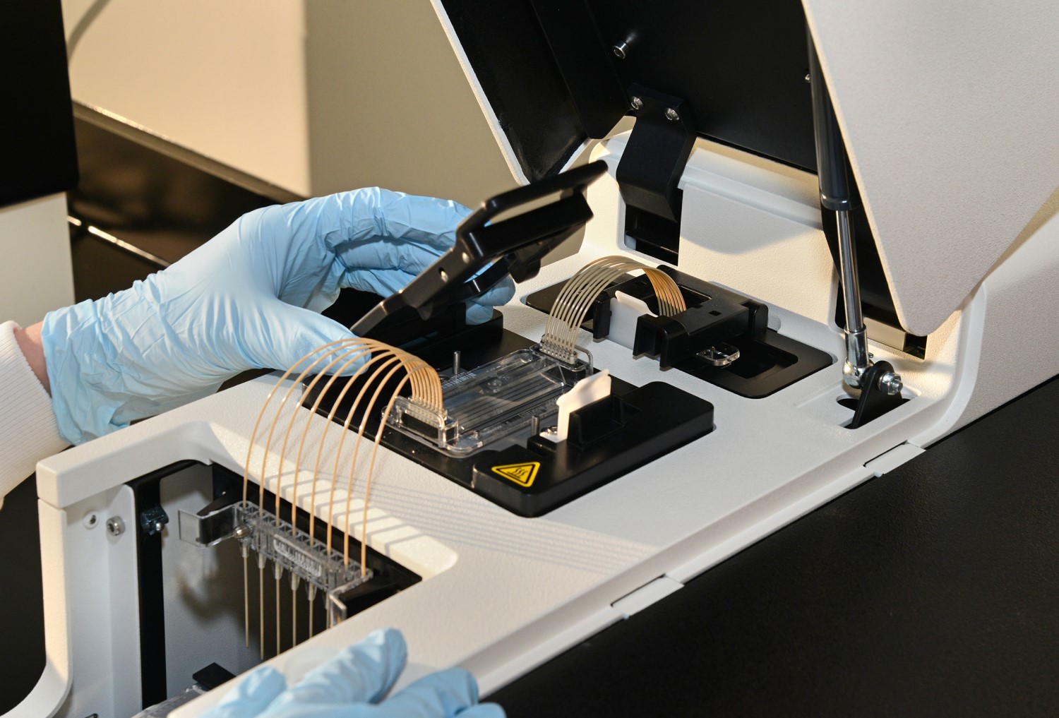 Genome sequencing machine